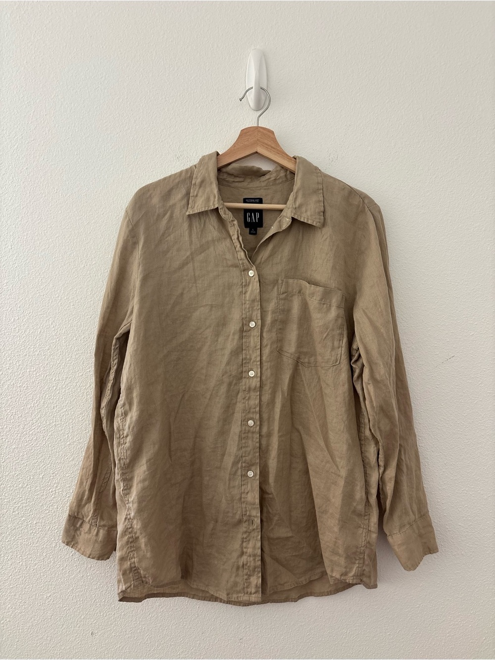 GAP linen boyfriend shirt in tan